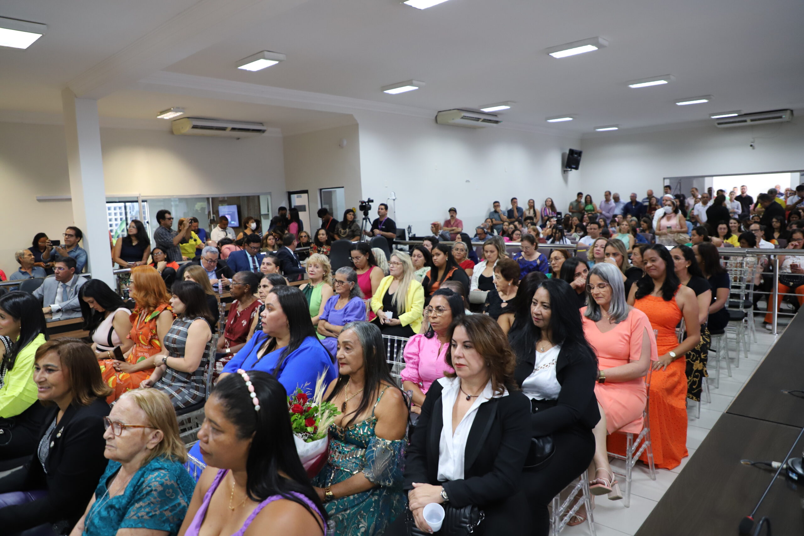 Câmara de Petrolina realiza Sessão Solene em Homenagem ao Dia Internacional da Mulher